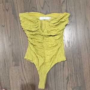 ASTR  Yellow Lace One Piece
